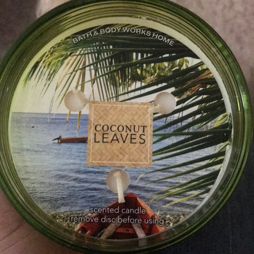 Bath & body works Coconut Leaves Scented Candle